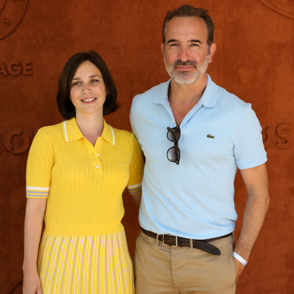 Jean Dujardin et sa femme Nathalie Péchalat au village lors des internationaux de France Roland Garros à Paris le 13 juin 2021. © Dominique Jacovides / Bestimage