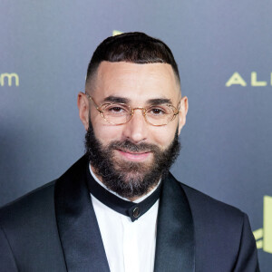 Karim Benzema porte une montre Richard Mille - Photocall de la 66ème cérémonie du Ballon d'Or au Théâtre du Chatelet à Paris le 17 octobre 2022. © Cyril Moreau/Bestimage