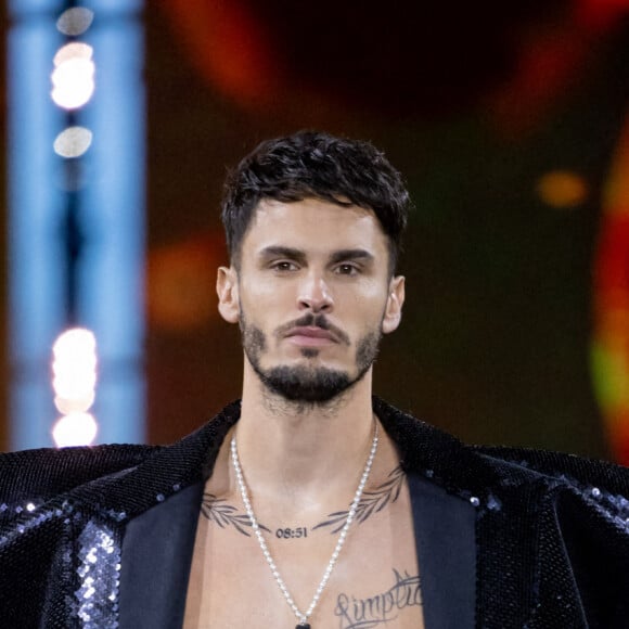 Baptiste Giabiconi - Défilé "Walk Your Worth" By L'Oreal à l'Ecole Militaire lors de la fashion week PAP femme printemps / été 2023 le 2 octobre 2022. © Olivier Borde / Bestimage 