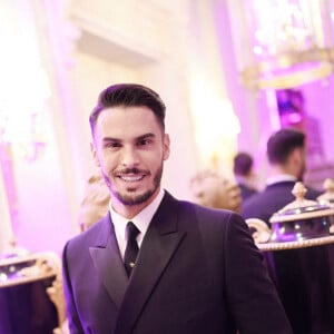 Baptiste Giabiconi - Soirée du Grand Dîner "Trophée Forbes" au Four Seasons Hôtel George V Paris le 30 septembre 2022. © Coadic Guirec - Rachid Bellak / Bestimage 