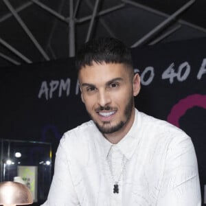 Baptiste Giabiconi lors de la soirée des 40 ans du bijoutier "APM Monaco" à la plage La Môme lors du 75ème Festival International du Film de Cannes le 21 mai 2022. © Jack Tribeca / Bestimage 