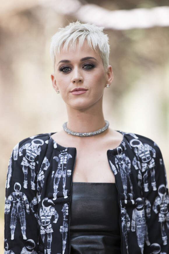 Katy Perry lors du photocall au défilé de mode Haute-Couture automne-hiver 2017/2018 "Chanel" au Grand Palais à Paris, le 4 juillet 2017 © Olivier Borde/Bestimage 