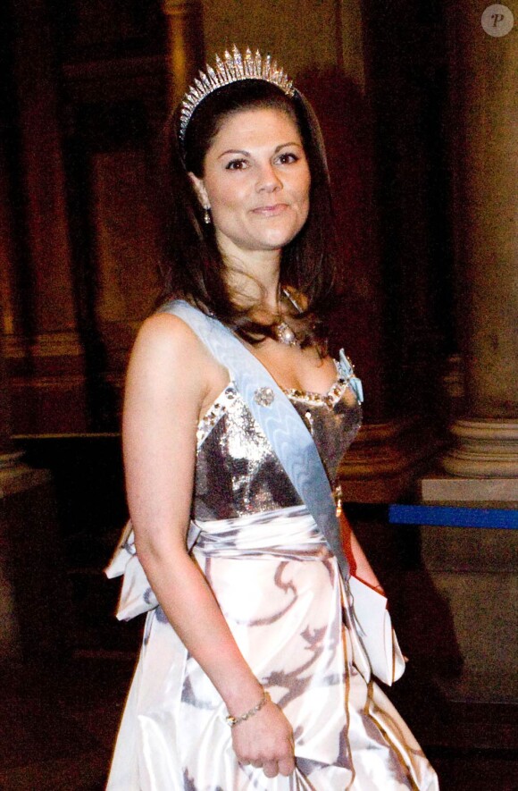 Victoria de Suède prenait part à un dîner de gala, le 11 février 2010, avec ses parents le roi Carl XVI Gustaf et la reine Silvia