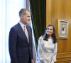 Le roi Felipe VI et la reine Letizia d'Espagne reçoivent les lauréats du 30ème Prix Princesse des Asturies à l'hôtel Reconquista à Oviedo, Espagne, le 28 octobre 2022. 