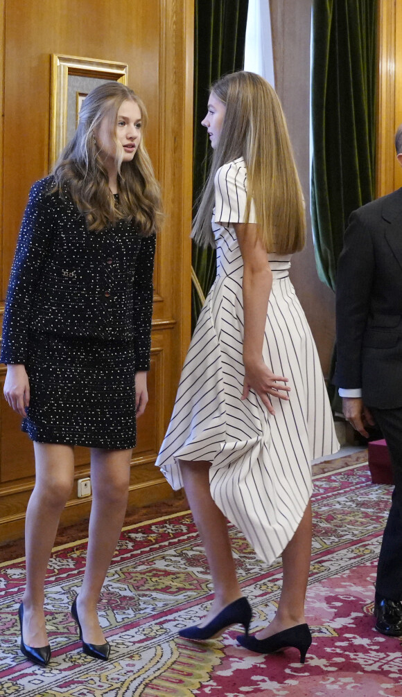 La princesse Leonor et L'infante Sofia d'Espagne reçoivent les lauréats du 30ème Prix Princesse des Asturies à l'hôtel Reconquista à Oviedo, Espagne, le 28 octobre 2022. 