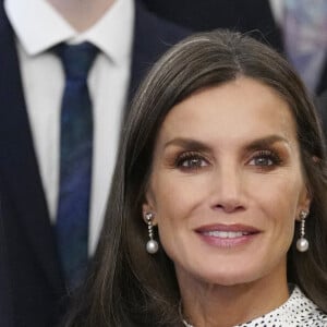 La reine Letizia d'Espagne reçoit les lauréats du 30ème Prix Princesse des Asturies à l'hôtel Reconquista à Oviedo, Espagne, le 28 octobre 2022. 