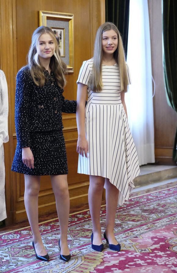 La princesse Leonor et L'infante Sofia d'Espagne reçoivent les lauréats du 30ème Prix Princesse des Asturies à l'hôtel Reconquista à Oviedo, Espagne, le 28 octobre 2022. 