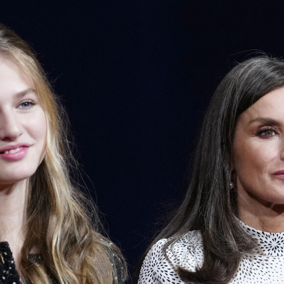 La reine Letizia et la princesse Leonor d'Espagne reçoivent les lauréats du 30ème Prix Princesse des Asturies à l'hôtel Reconquista à Oviedo, Espagne, le 28 octobre 2022. 