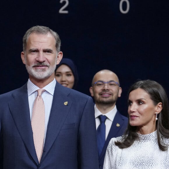 Le roi Felipe VI, la reine Letizia, la princesse Leonor et L'infante Sofia d'Espagne reçoivent les lauréats du 30ème Prix Princesse des Asturies à l'hôtel Reconquista à Oviedo, Espagne, le 28 octobre 2022. 