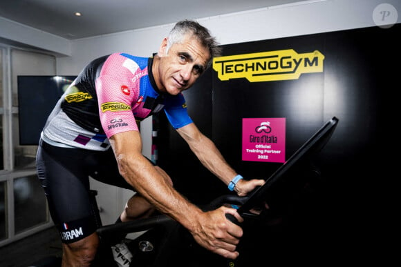 Présentation du vélo d'appartement Technogym Ride par Laurent Jalabert à Paris le 17 mai 2022.