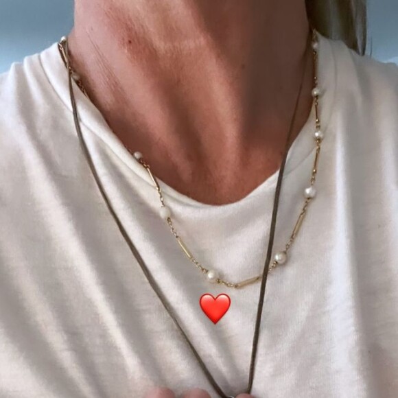 Estelle Léfebure comblée avec son petit-fils, le fils de sa fille Ilona Smet. Instagram, octobre 2022.