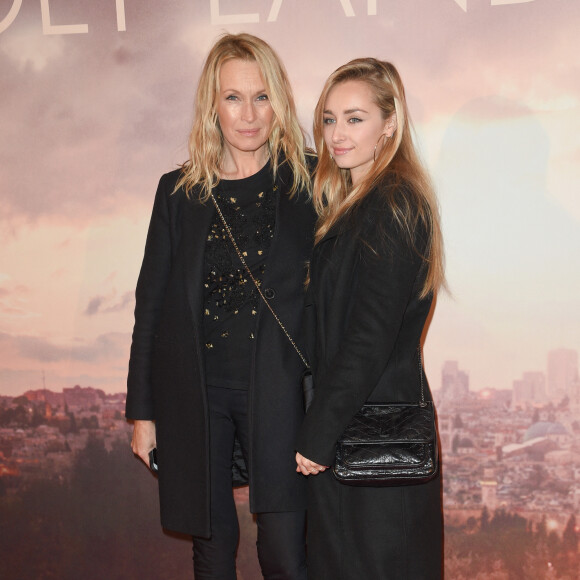 Estelle Lefébure avec sa fille Emma Smet à l'avant-première du film "Holy Lands" au cinéma UGC Normandie à Paris, France, le 4 décembre 2018. © Coadic Guirec/Bestimage 