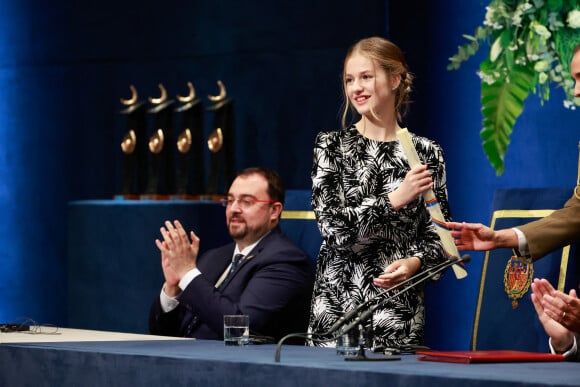 Le roi Felipe VI, la reine Letizia, les princesse Leonor et Sofia et L'infante Sofia d'Espagne reçoivent les lauréats du 30ème Prix Princesse des Asturies à l'hôtel Reconquista à Oviedo, Espagne 
