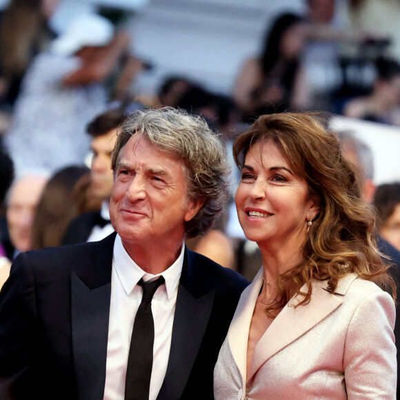 François Cluzet et sa femme Narjiss Slaoui-Falcoz - Montée des marches du film " Mascarade " lors du 75ème Festival International du Film de Cannes. Le 27 mai 2022 © Dominique Jacovides / Bestimage 