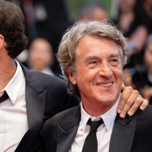 Nicolas Bedos, François Cluzet - Montée des marches du film « Mascarade » lors du 75ème Festival International du Film de Cannes. Le 27 mai 2022 © Olivier Borde / Bestimage  Red carpet of the movie « Mascarade » during the 75th Cannes International Film Festival. On may 27th 2022 