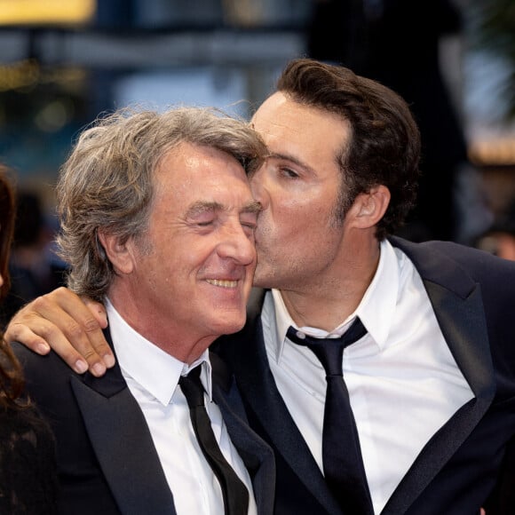 François Cluzet, Nicolas Bedos - Montée des marches du film " Mascarade " lors du 75ème Festival International du Film de Cannes. Le 27 mai 2022 © Cyril Moreau / Bestimage 