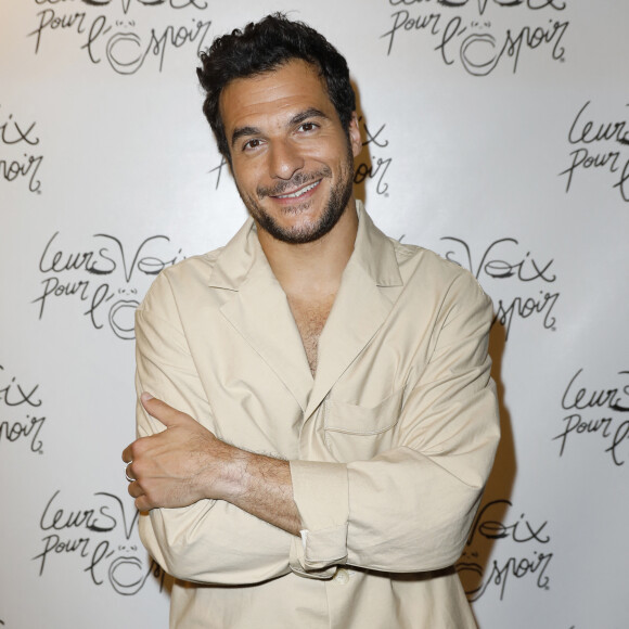 Exclusif - Le chanteur Amir au Photocall de la 10ème édition de la soirée "Leurs voix pour l'espoir" au profit de la recherche contre le cancer du pancréas (fondation ARCAD) à l'Olympia à Paris le 17 octobre 2022. © Marc Ausset-Lacroix / Perusseau / Bestimage 