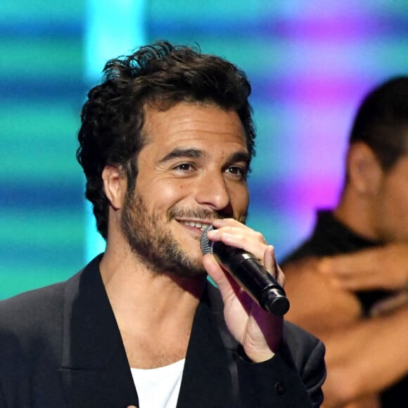 Exclusif - Amir Haddad durant l'enregistrement de l'émission de télévision "La Grande Battle Musicale", dans le théâtre antique d'Orange, diffusée le 18 août sur M6. Le 16 mai 2022. Cette émission présentée par le magicien-humoriste E.Antoine met en compétition deux équipes, les Violets et les Jaunes, composées par le public, et 4 personnalités dans chaque camp, qui devront s'affronter dans différentes épreuves où la musique est le fil conducteur. Dans l'équipe Violette, on a comme capitaine J.Anthony, avec R.Legrain-Trapani, C.Lacourt et S.Ferjani et pour l'équipe Jaune, c'est E.Gossuin qui est capitaine, avec D.Jacksman, V.Guide et J.L.Lemoine. © Bruno Bebert / Bestimage 