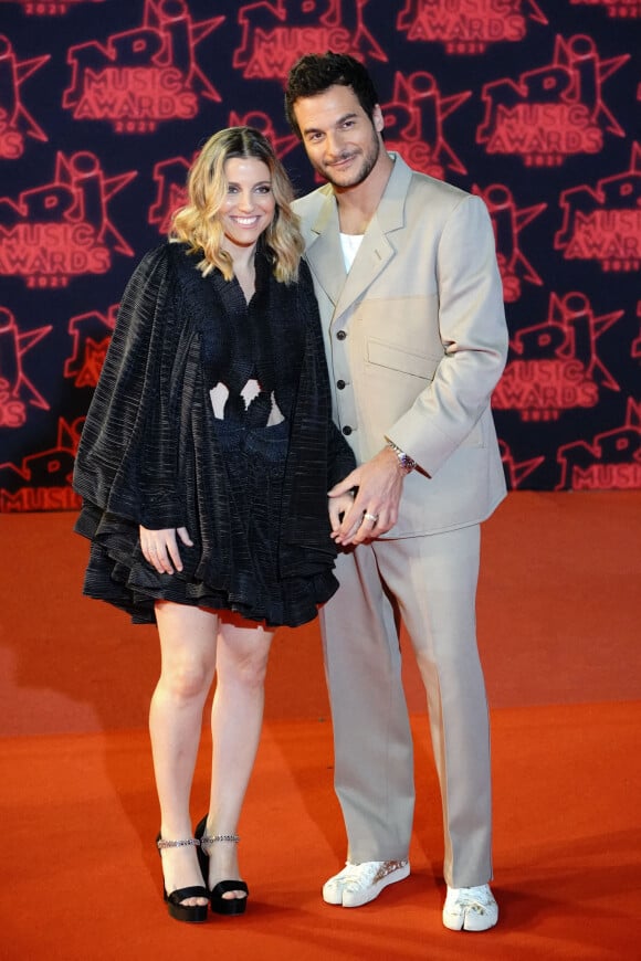 Amir et sa femme Lital lors de la 23ème édition des NRJ Music Awards 2021 au Palais des Festivals de Cannes, le 20 novembre 2021. 
