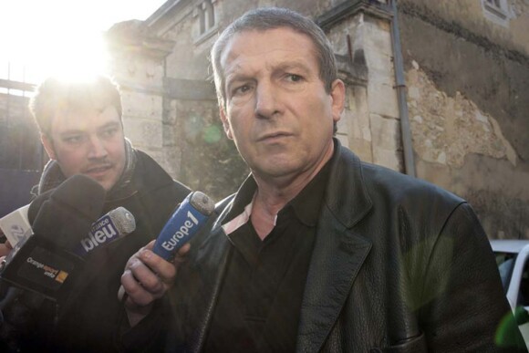 Roland courbis, méconnaissable à sa sortie de prison, à Villeneuve-lès-Maguelone, le 12 février 2010 !