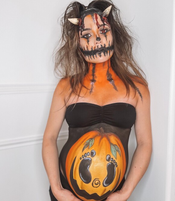 Capucine Anav, enceinte, dévoile son déguisement pour Halloween.