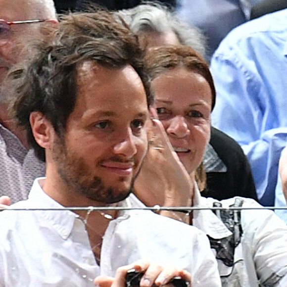 Michèle Laroque, Vianney et sa femme Catherine Robert - People en tribune lors du tournoi de tennis "Rolex Paris Masters 2022" à Bercy AccorHotels Arena à Paris le 2 novembre 2022. © Veeren/Bestimage