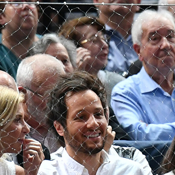 Michèle Laroque, Vianney et sa femme Catherine Robert - People en tribune lors du tournoi de tennis "Rolex Paris Masters 2022" à Bercy AccorHotels Arena à Paris le 2 novembre 2022. © Veeren/Bestimage