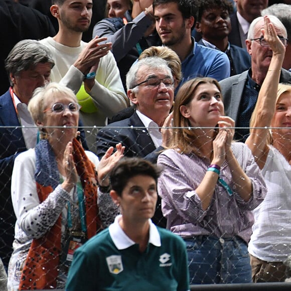 Michèle Laroque, Vianney et sa femme Catherine Robert - People en tribune lors du tournoi de tennis "Rolex Paris Masters 2022" à Bercy AccorHotels Arena à Paris le 2 novembre 2022. © Veeren/Bestimage