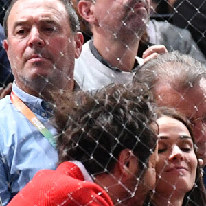 Vianney et sa femme Catherine Robert - People en tribune lors du tournoi de tennis "Rolex Paris Masters 2022" à Bercy AccorHotels Arena à Paris le 2 novembre 2022. © Veeren/Bestimage 