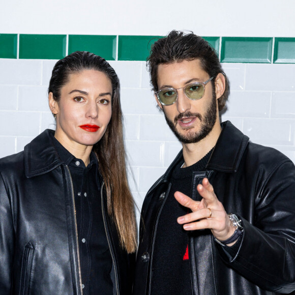 Pierre Niney et sa femme Natasha Andrew au photocall du défilé Ami automne-hiver 2022/2023 dans le cadre de la Fashion Week de Paris, France, le 19 janvier 2022. Olivier Borde/bestimage