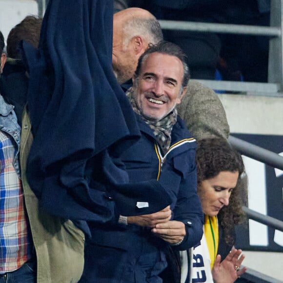 Jean Dujardin - Personnalités dans les tribunes du match de rugby "France vs Australie" au Stade de France à Paris. Le 5 novembre 2022 