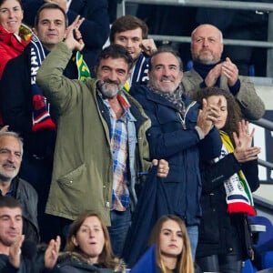 Jean Dujardin - Personnalités dans les tribunes du match de rugby "France vs Australie" au Stade de France à Paris. Le 5 novembre 2022 