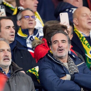 Jean Dujardin - Personnalités dans les tribunes du match de rugby "France vs Australie" au Stade de France à Paris. Le 5 novembre 2022 