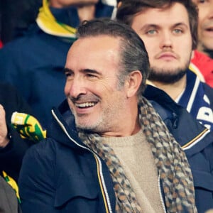 Jean Dujardin - Personnalités dans les tribunes du match de rugby "France vs Australie" au Stade de France à Paris.