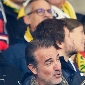 Jean Dujardin - Personnalités dans les tribunes du match de rugby "France vs Australie" au Stade de France à Paris. Le 5 novembre 2022 