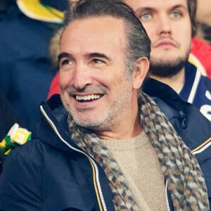 Jean Dujardin - Personnalités dans les tribunes du match de rugby "France vs Australie" au Stade de France à Paris. Le 5 novembre 2022 