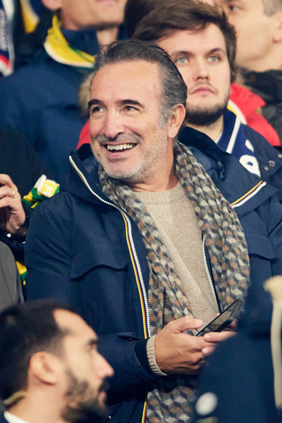 Jean Dujardin - Personnalités dans les tribunes du match de rugby "France vs Australie" au Stade de France à Paris. Le 5 novembre 2022 