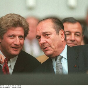 Patrick Sébastien et Jacques Chirac en tribunes.