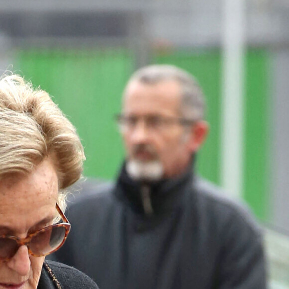 Bernadette Chirac est allée acheter un cadeau chez Loro Piana pour l'anniversaire de son mari Jacques, le 29 novembre 2012.