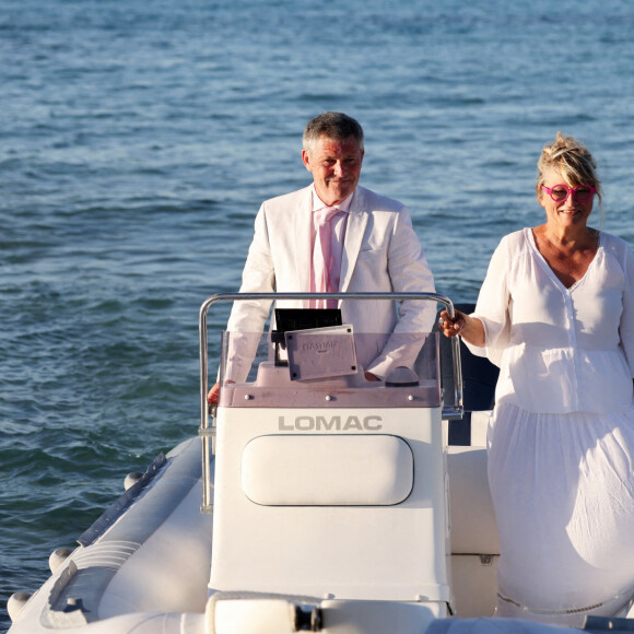 Exclusif - Arrivée des mariés en bateau - Soirée du mariage de Christine Bravo et Stéphane Bachot sur la plage du restaurant Marinella à l'Ile Rousse en Corse le 11 Juin 2022 © Dominique Jacovides / Bestimage