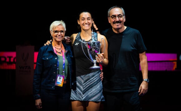 Caroline Garcia (avec ses parents Louis et Marie) remporte le Masters WTA à Fort Worth au Texas et devient 4ème joueuse mondiale de tennis le 7 novembre 2022. (Credit Image: © Rob Prange/AFP7 via ZUMA Press Wire)