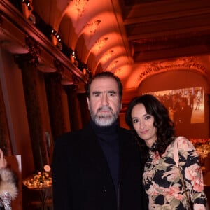 Eric Cantona et sa femme Rachida Brakni lors de la soirée de gala de la 18ème édition du "Dîner de la mode du Sidaction" au Pavillon Cambon Capucines - Potel et Chabot à Paris, France, le 23 janvier 2020. © Rachid Bellak/Bestimage