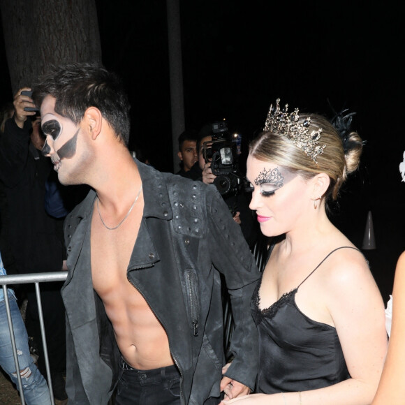 Taylor Lautner et Taylor Dome arrivent à la Fête d'Halloween Casamigos à Beverly Hills, États Unis le 28 Octobre 2022.