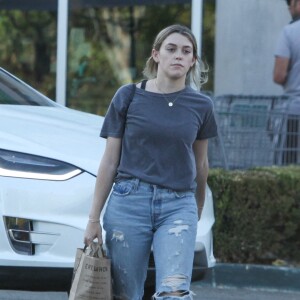 L'acteur Taylor Lautner et sa fiancée Taylor Dome sont allés faire leurs courses au Erewhon Market à Calabasas, Los Angeles, Californie, Etats-Unis, le 17 juillet 2022.