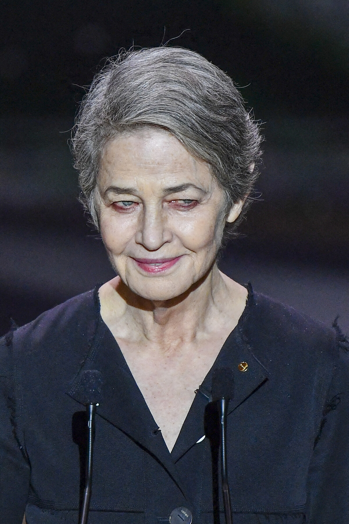 La actriz de 77 años Charlotte Rampling, modelo de Massimo Dutti