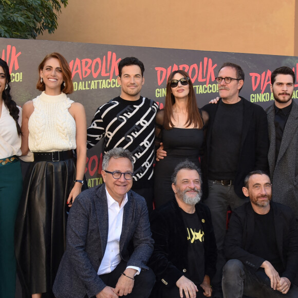 Diodato, Ester Pantano, Miriam Leone, Giacomo Gianniotti, Monica Bellucci, Valerio Mastandrea, Alessio Lapice, Giacomo Giorgio, Paolo Del Brocco, Marco Manetti, Antonio Manetti - Photocall du film "Diabolik - Ginko Attack" à Rome, le 11 novembre 2022.