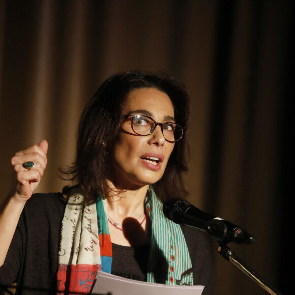 Exclusif - Marie Fugain - Showcase du spectacle "La Voie des Femmes", mis en scène Séverine Ferrer à la Mairie du 3eme de Paris. Le 25 Novembre 2021. La Voie des Femmes est une série de témoignages délivrés et confiés par des Femmes à Séverine Ferrer, initiatrice du projet. Une aventure théâtrale à dimension humaine et sociale, presque 100 % féminine qui parle des femmes, écrite par des femmes, mais produite par des hommes. Interprété par 5 comédiennes et d'une durée d'environ 45min, le spectacle constitue une parole de vérité ainsi qu'un devoir de mémoire ainsi qu'une vitrine de la liberté des Femmes et de leurs conditions. Les participantes à ce projet racontent leurs histoires, leurs places de femmes dans la société, leurs quotidiens, leurs déboires, leurs joies, leurs peines, leurs traumatismes mais aussi leurs rêves, leurs angoisses, leurs envies, leurs motivations. Elles nous montrent aussi leur volonté de voir les choses bouger, évoluer et surtout leur envie de se sentir essentielles en abordant toutes les problématiques féminines. Oser prendre la parole, se raconter, dire tout haut ce que tant de femmes pensent tout bas, témoigner pour laisser une trace, comme une thérapie, pour continuer à avancer en transgressant les codes, aller au delà des tabous avec pudeur et dans le plus grand des respects... Tel est le challenge proposé par le spectacle "La Voie des Femmes". © Denis Guignebourg / Bestimage 