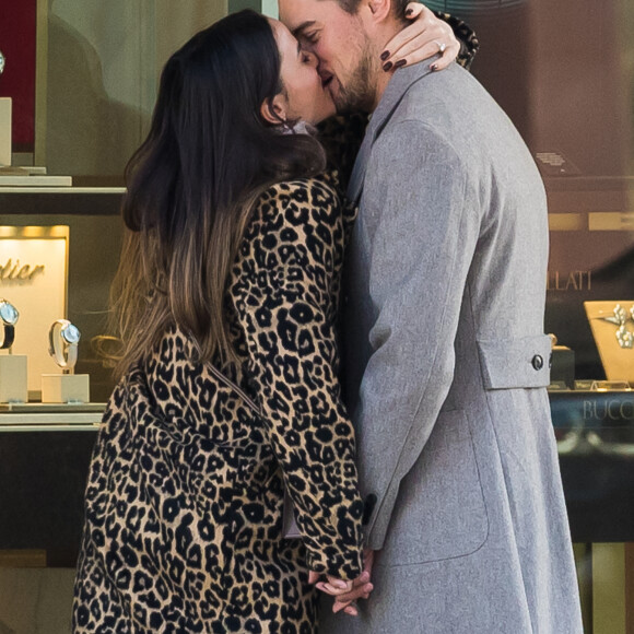 Exclusif - Capucine Anav et son compagnon Victor sont allés choisir leurs alliances pour leur futur mariage, à la bijouterie Galeries Lafayette - Royal Quartz Paris rue Royal à Paris, France, le 7 février 2022.