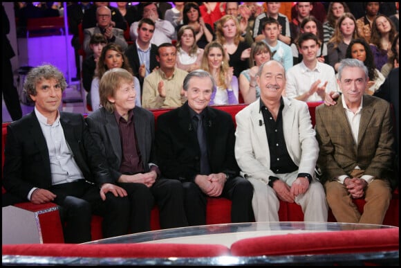 Gérard Rinaldi, l'équipe des Charlots : Jean Guy Fechner, Gérard Filippelli, Gérard Renaldi, Jean Sarrus et Luis Rego - Enregistrement de l'émission "Vivement Dimanche"