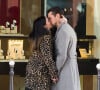 Exclusif - Capucine Anav et son compagnon Victor sont allés choisir leurs alliances pour leur futur mariage, à la bijouterie Galeries Lafayette - Royal Quartz Paris rue Royal à Paris, France, le 7 février 2022. 